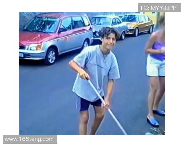 足球明星C罗的父亲揭秘：从平凡到伟大的背后故事与奋斗历程